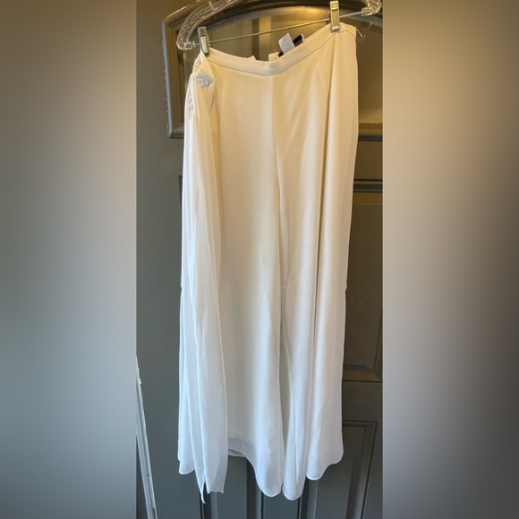 Beautiful off white boutique pantsuit.  Size 16w - Picture 6 of 7